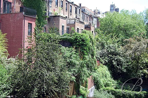 Sold by Bellmarc Realty | media 4