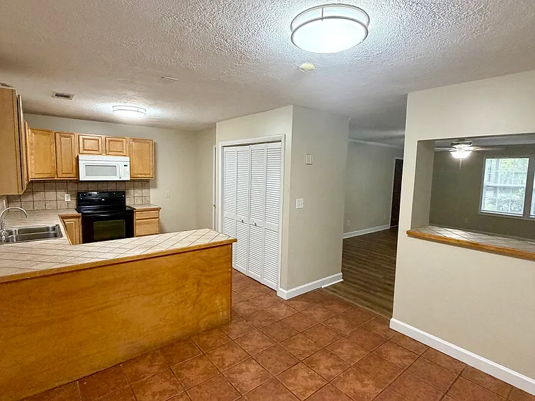 513 Cherokee Ct — Photo 8