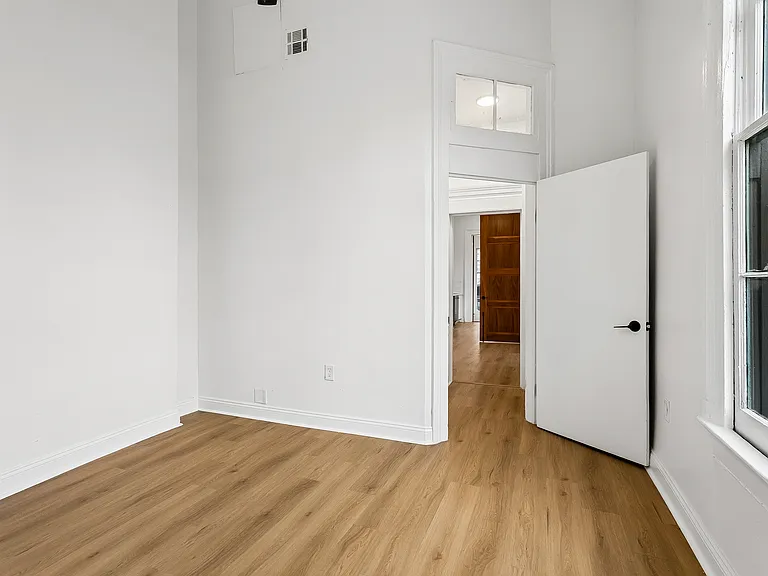 1200 Simon Bolivar Ave — Photo 11