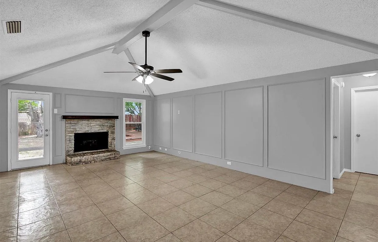 1113 Roaring Springs Dr — Photo 4