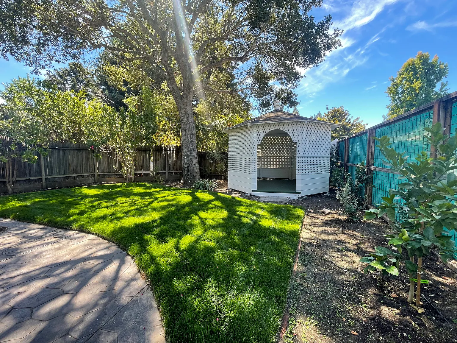 2 bed, 900 sqft, $4,700 — Photo 3