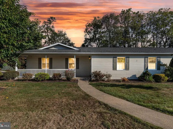 21 Strawberry Dr, Carlisle, PA 17013