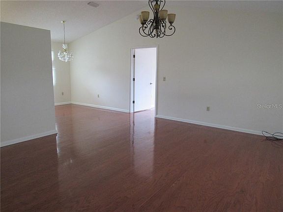 4th image of 26033 Newcombe Cir
