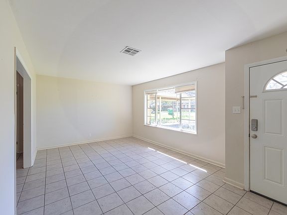 3rd image of 709 Sundale Dr