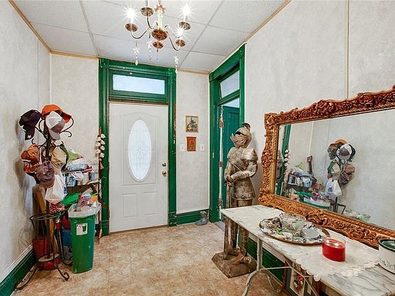 5th image of 901 N 10th St