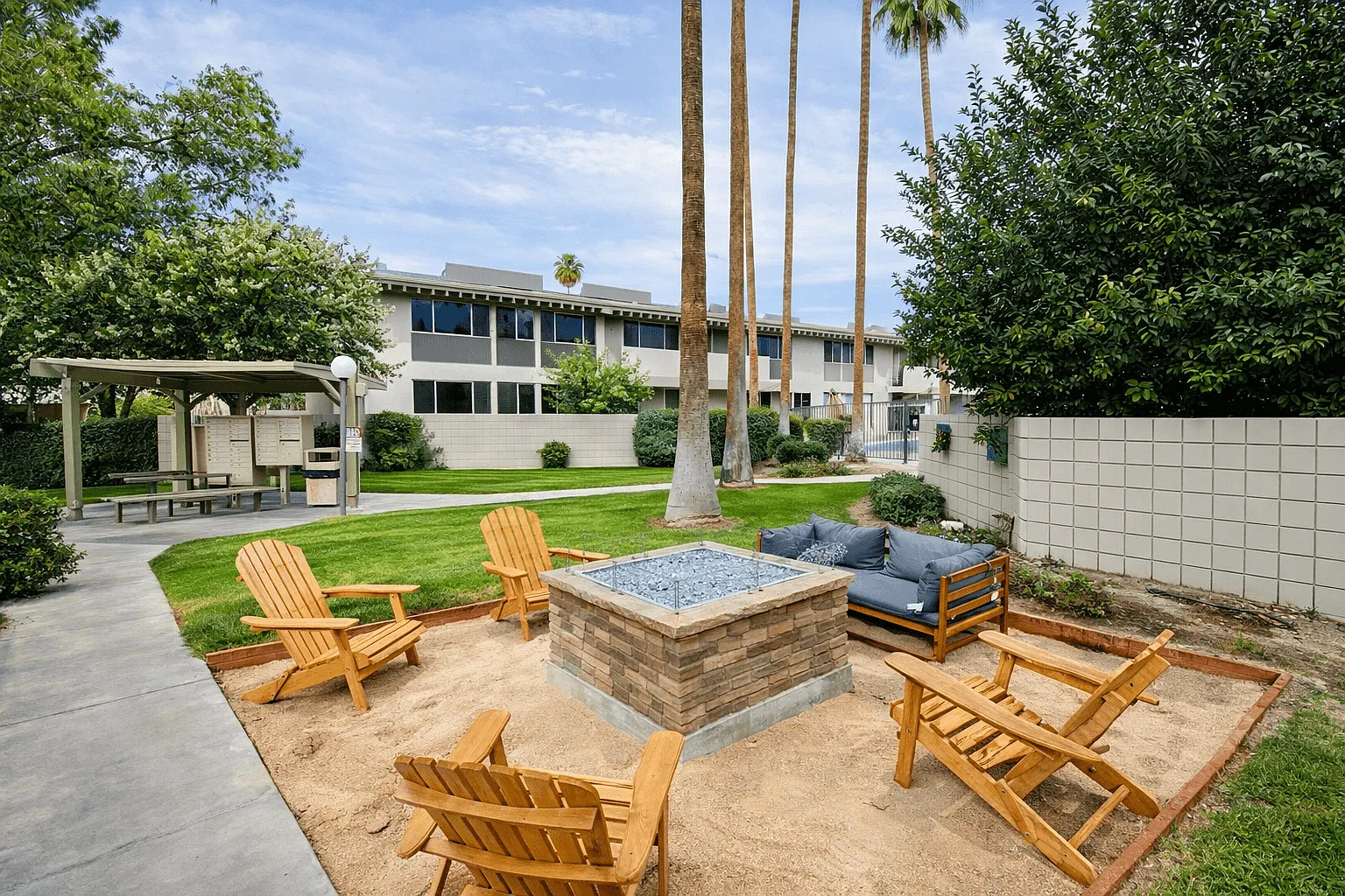 Tahquitz Court — Photo 2