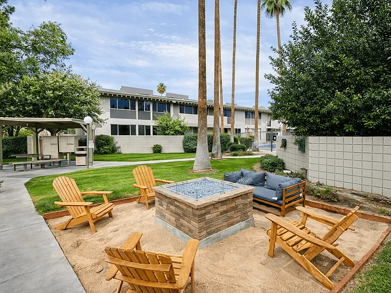 Tahquitz Court — Photo 2