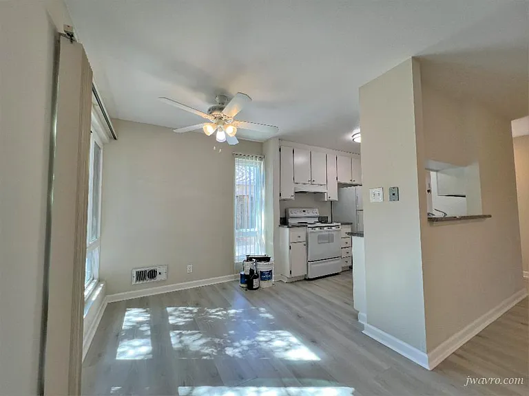 1403 Oxford St — Photo 5