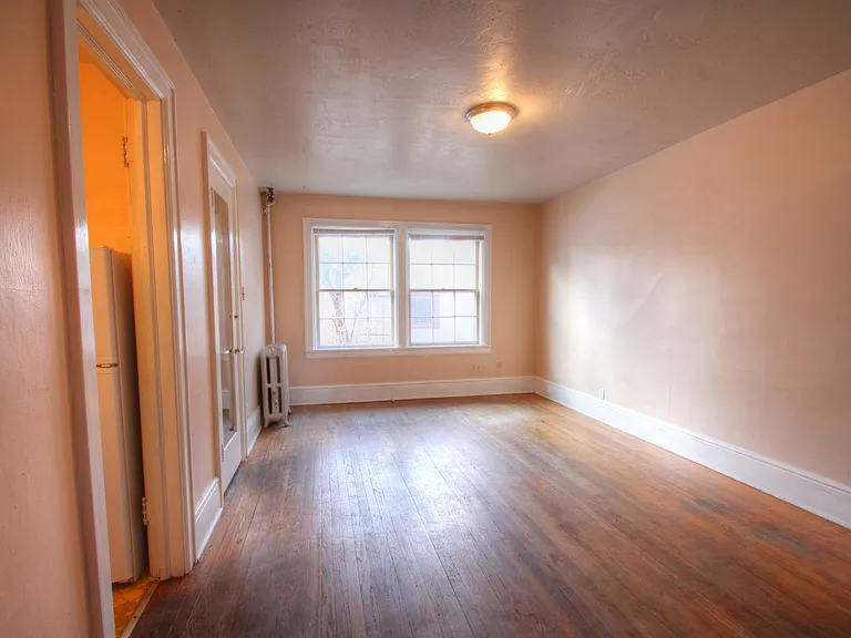 439 University Ave #4 — Photo 3