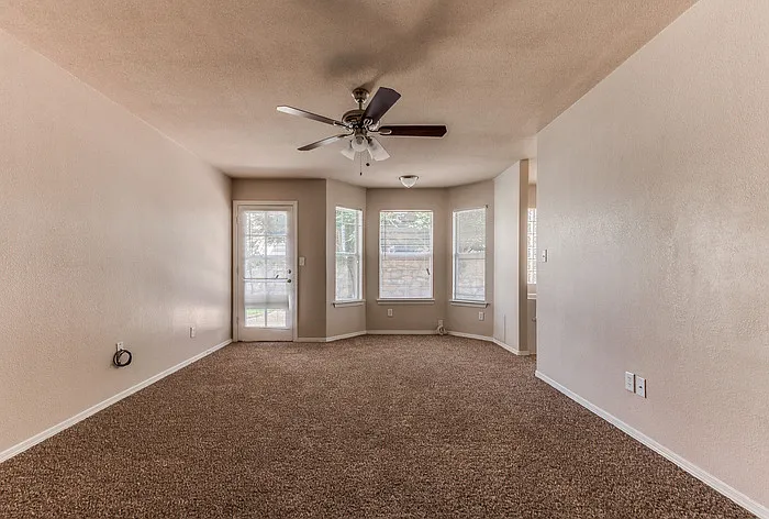 4 bed, 2.0 bath, 1996 sqft, $1,895 — Photo 4