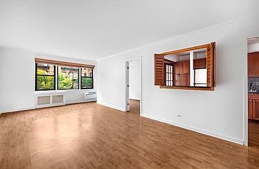 3rd image of 333 E 34th St APT 4K