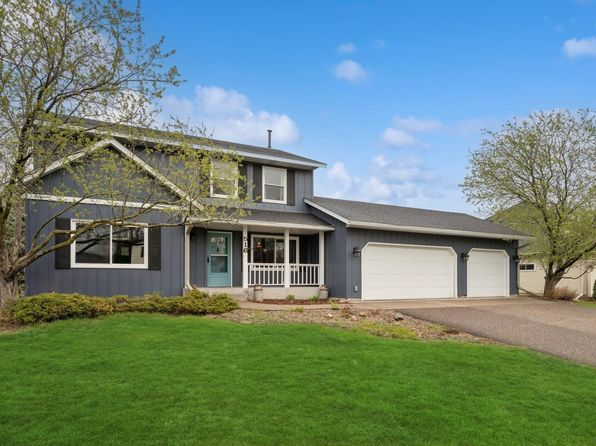 516 Wedgewood Dr, Mahtomedi, MN 55115