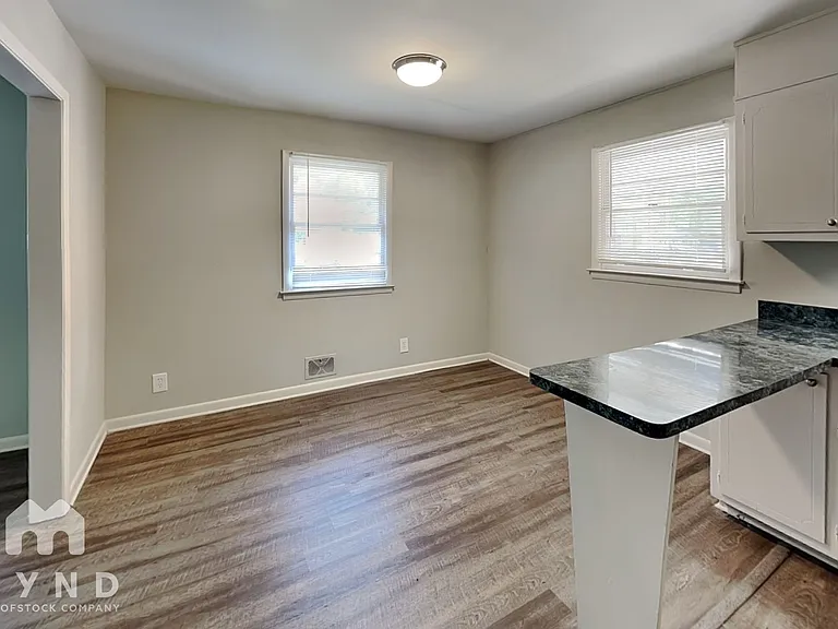 2731 Carriage Ln — Photo 6