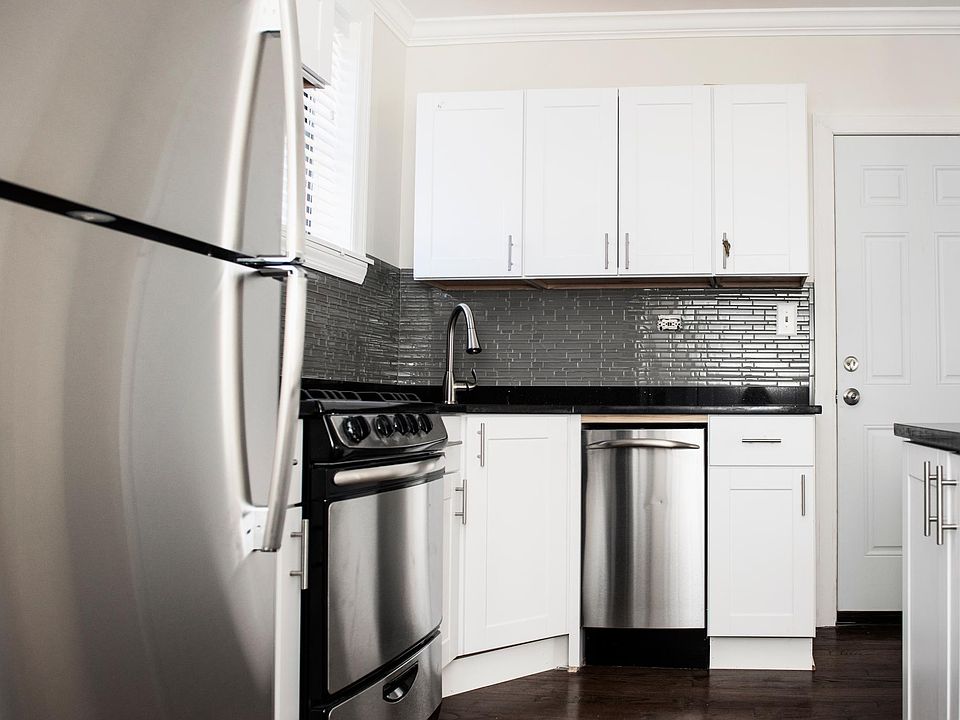 1st image of 3841 N Greenview Ave APT 3W