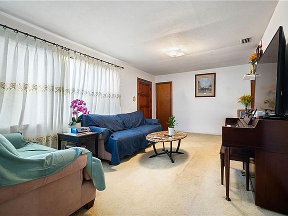 4th image of 5325 Colonial Cir S