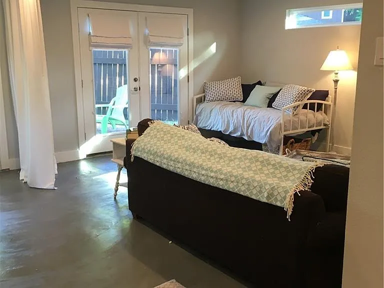 1101 Estes Ave #B — Photo 9
