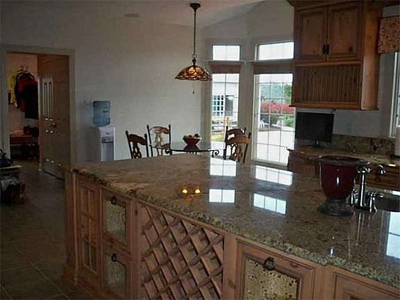 5th image of 735 Lindwood Dr