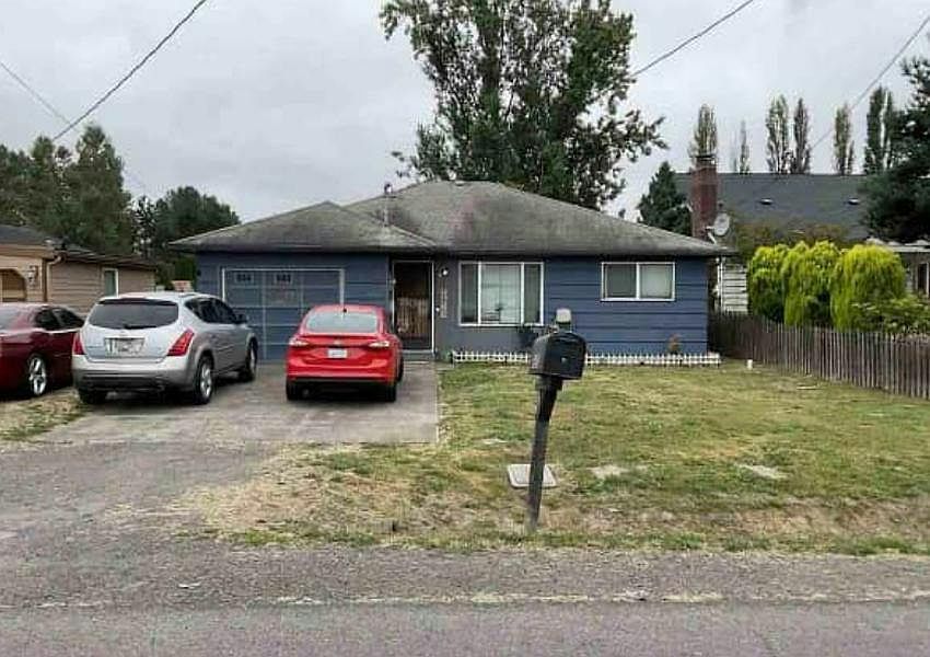 1st image of 925 33rd Ave
