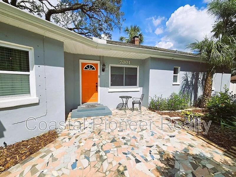 3 bed, 2.0 bath, 1702 sqft, $2,850 — Photo 3