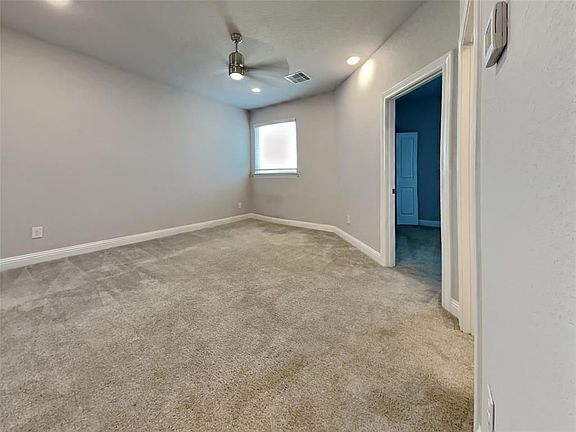 4th image of 15407 Hill Country Oaks Ln