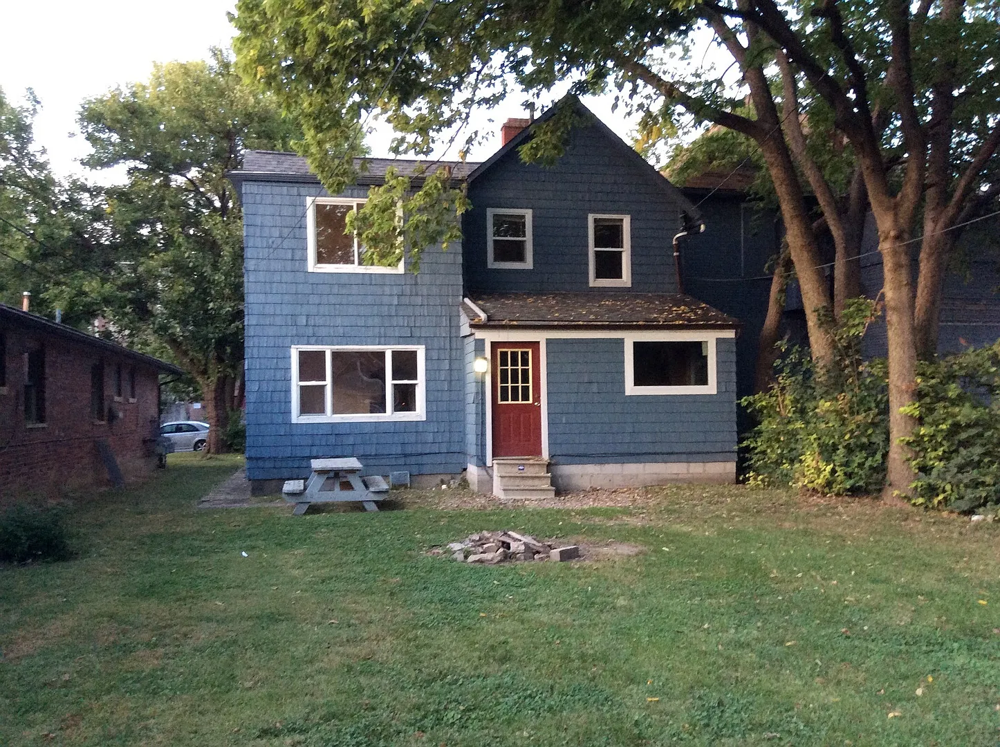 4 bedroom 1 1/2 bath single family house with yard. — Photo 3