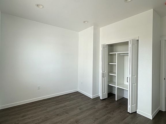 4th image of 720 Penn Ivy St