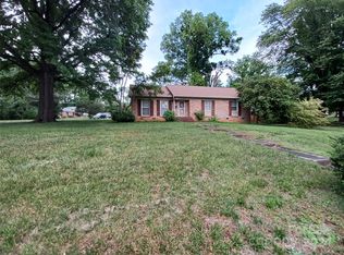 5801 Whitingham Dr, Charlotte, NC 28215