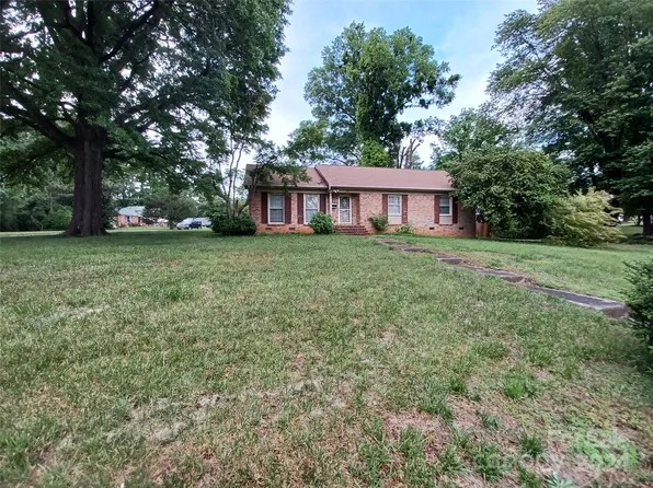 5801 Whitingham Dr, Charlotte, NC 28215