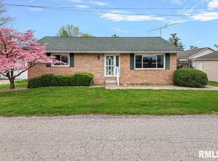 209 E Menard St, Riverton, IL 62561
