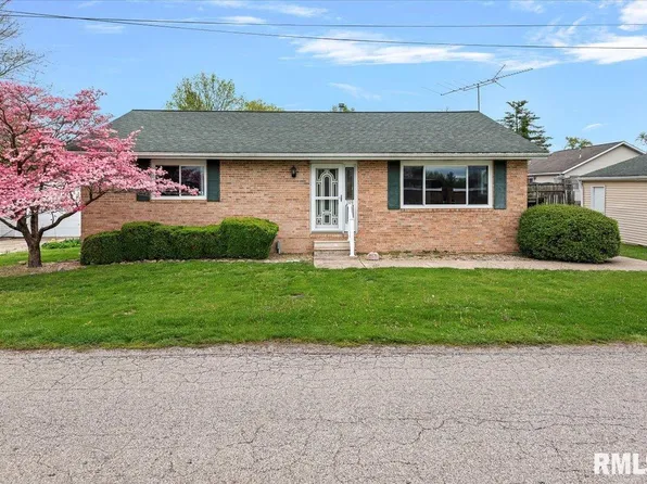 209 E Menard St, Riverton, IL 62561