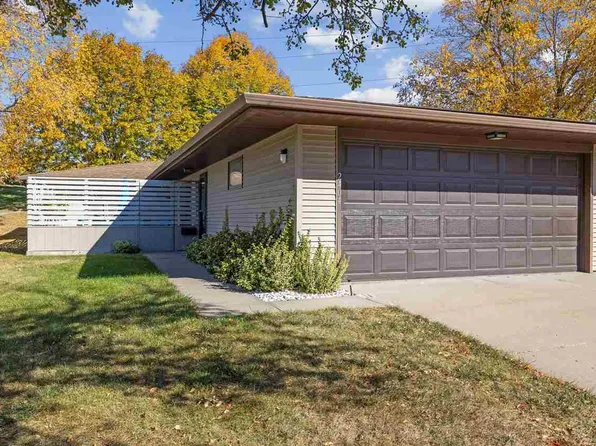 2404 Walden Ct, Iowa City, IA 52246
