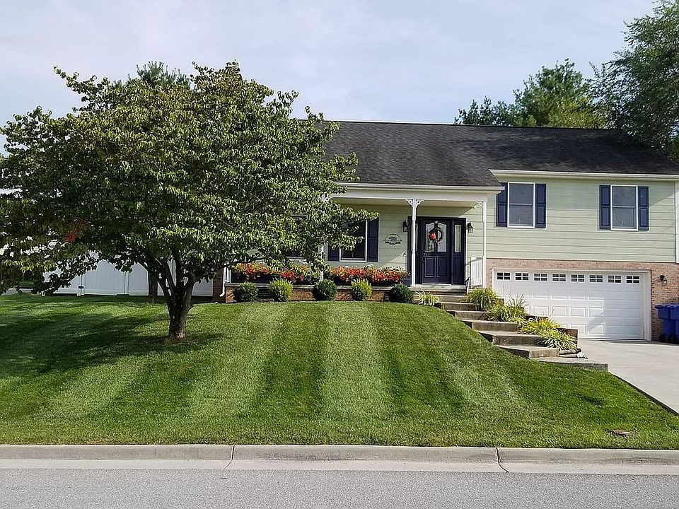 1st image of 979 Auburn Ct