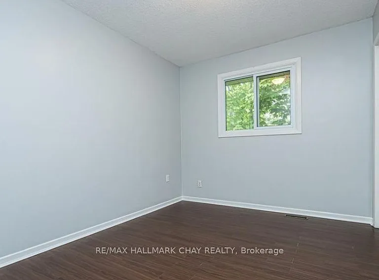 33B Grove St E #MAIN FLOOR — Photo 9