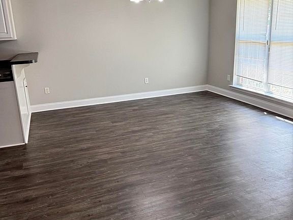 4th image of 908 Bryan Circle