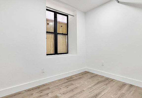 3rd image of 206 Audubon Ave APT 4