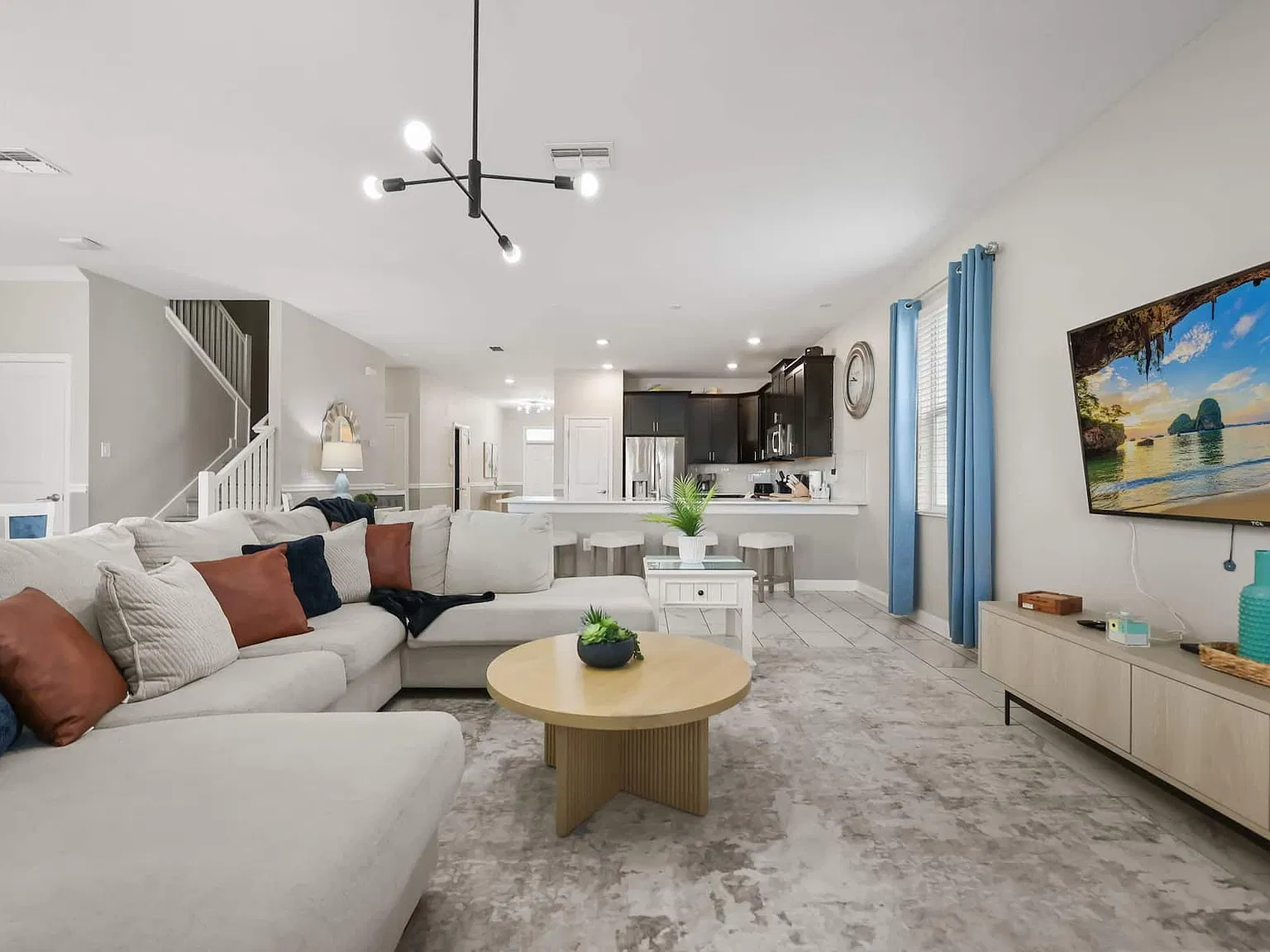9 bed, 3909 sqft, $15,000 — Photo 4