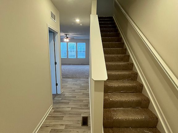 4th image of 151 Figleaf Ln