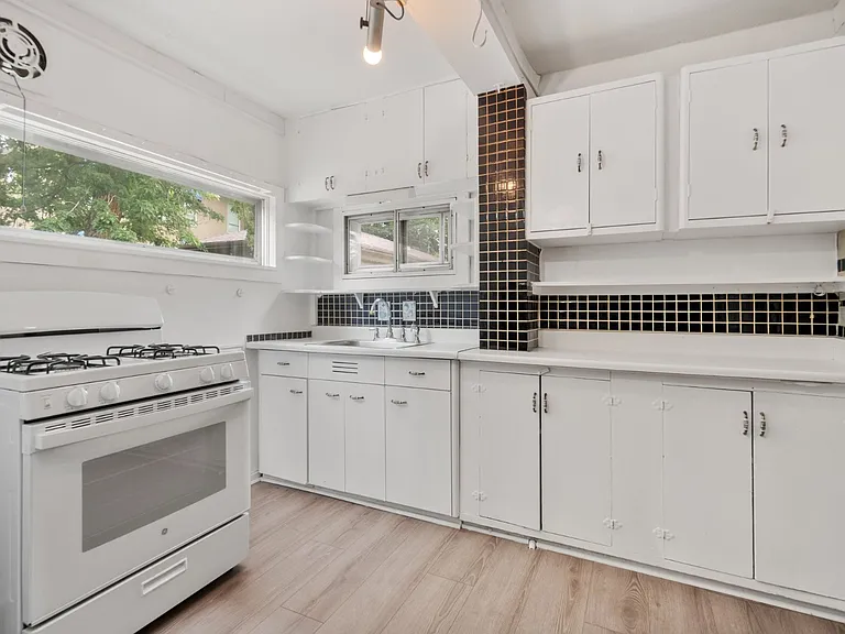 2040 S Pearl St — Photo 9