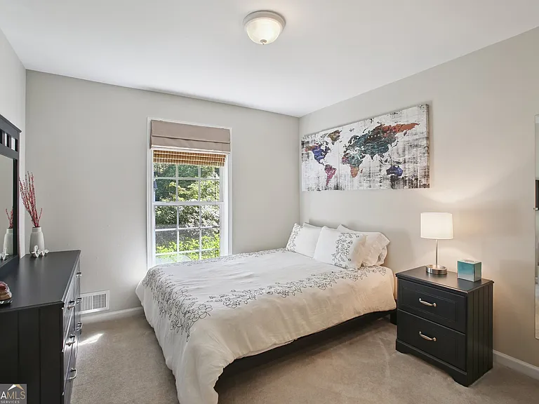 102 Hickory Dr — Photo 18