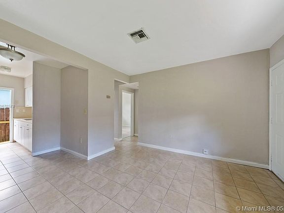 4th image of 3430 Percival Ave #A