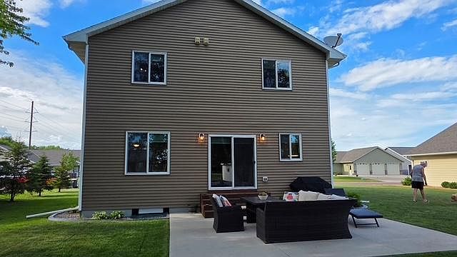 Listing photo 2