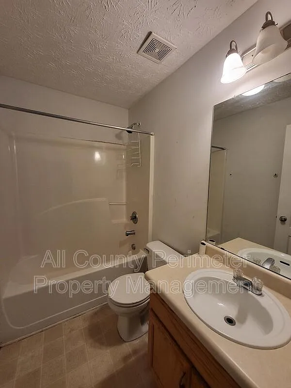 3 bed, 2.5 bath, 1408 sqft, $1,495 — Photo 4