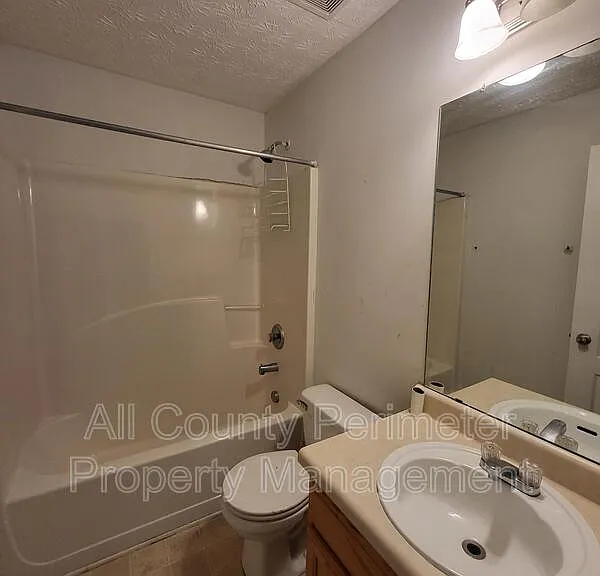 5543 Pineridge Ct — Photo 4