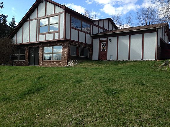 2nd image of 2915 Moraine Dr