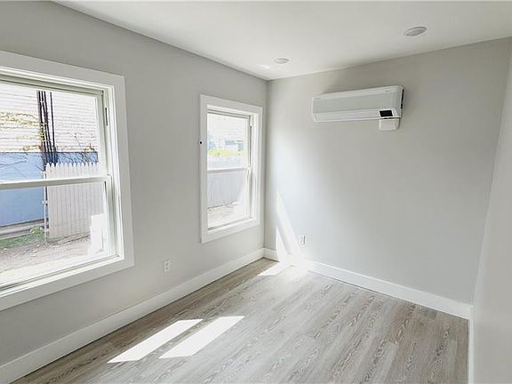 4th image of 107 S Main St #D