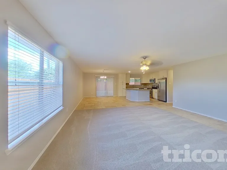 4000 Sapphire Ln — Photo 4