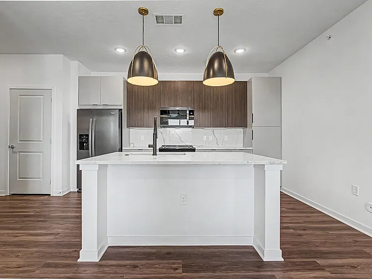 The Logan Luxury Apartments — Photo 14