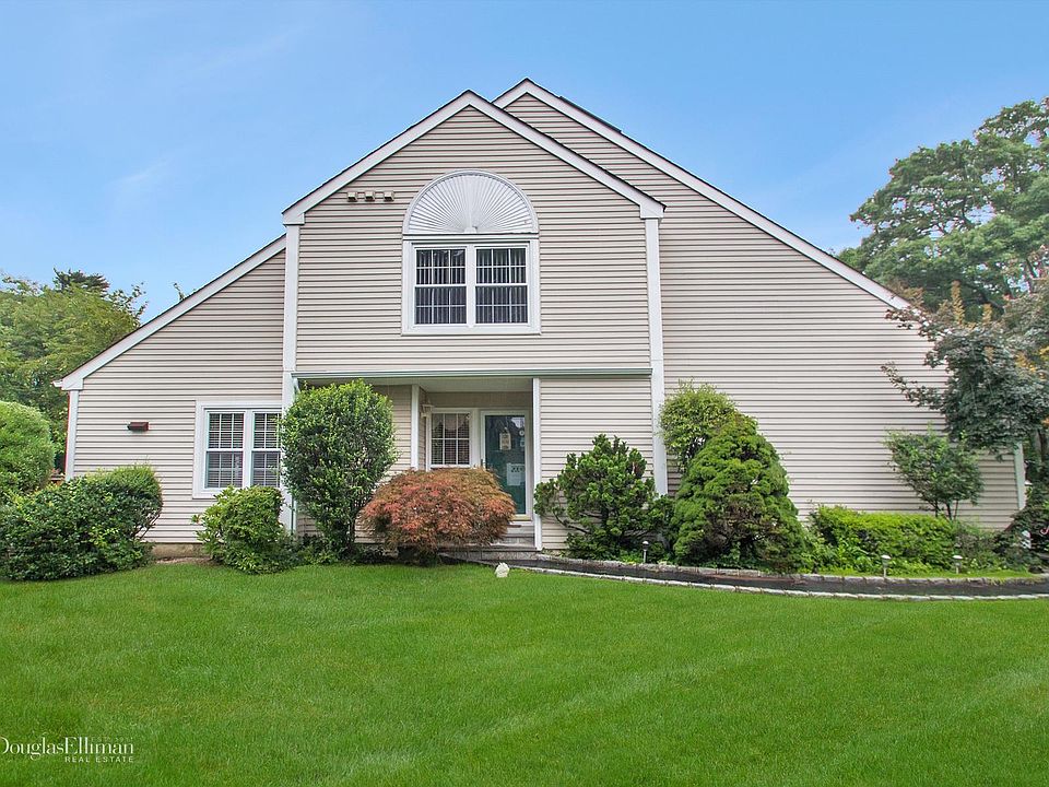 460 Village Oaks Ln, Babylon, NY 11702 Zillow