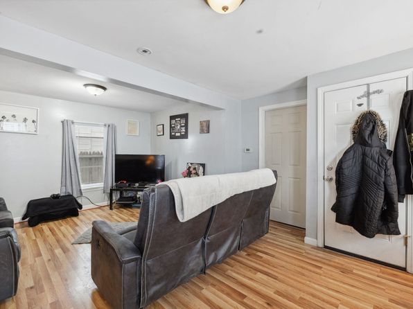 manchester-new-hampshire-95345048 picture