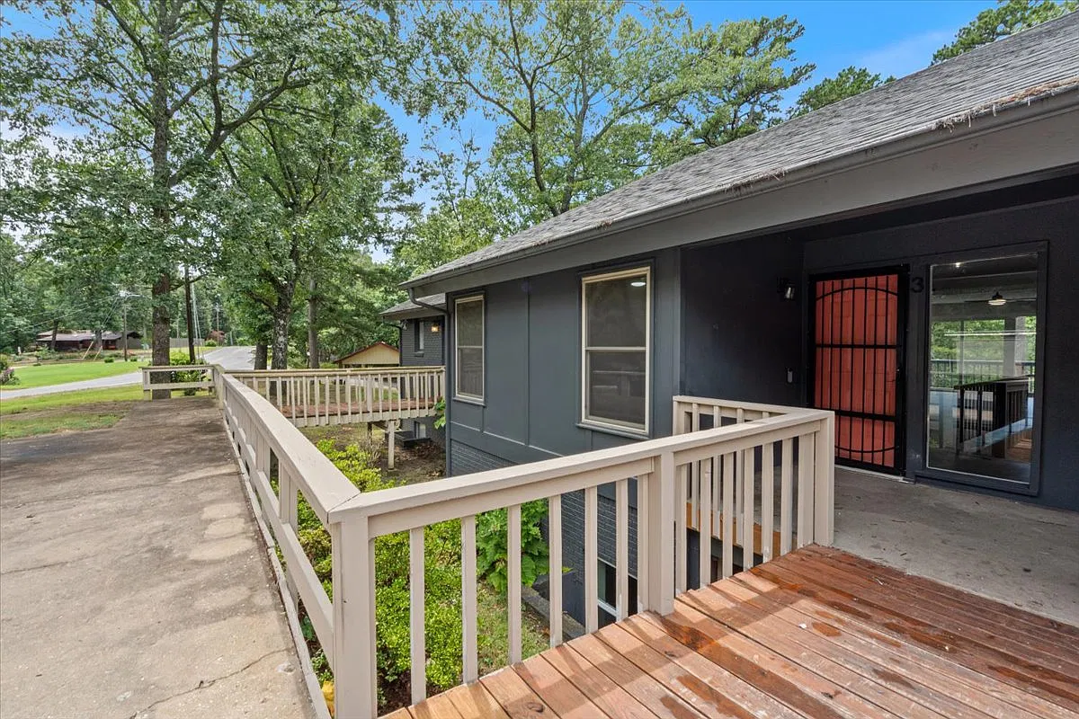 4 bed, 1926 sqft, $2,075 — Photo 1